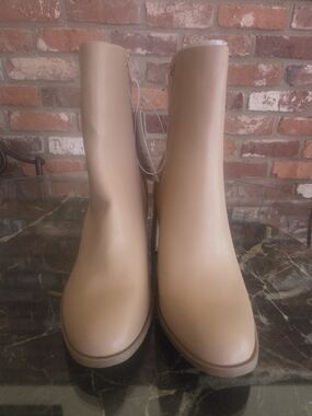 Women’s Tan Mid-Calf Fashion Boots